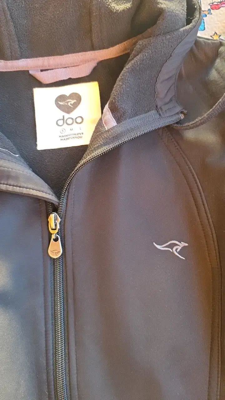 Chaqueta softshell negra con capucha para mujer - 2