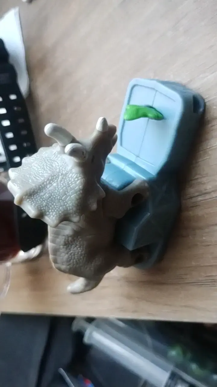 Figura de dinosaurio Triceratops con accesorio
