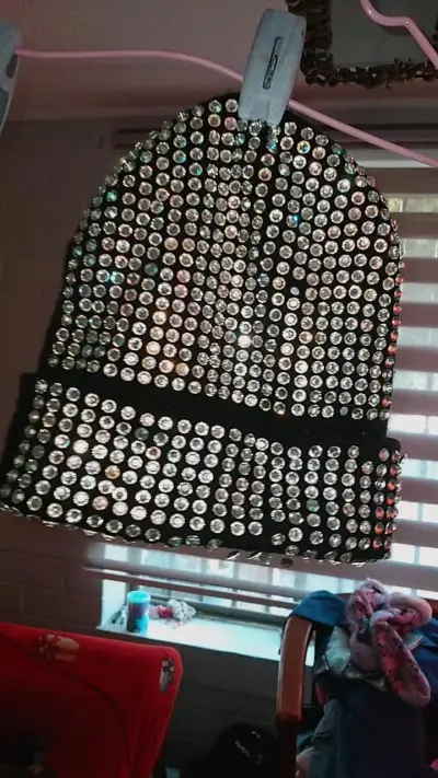 Gorro de invierno con brillantes - miniatura 1