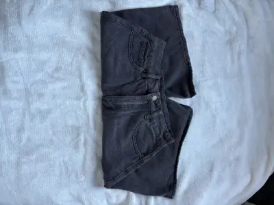 Shorts de mezclilla gris Dazy para mujer - miniatura 3