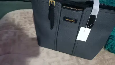 Cartera de mano Fashion & Bag con llavero de oso - miniatura 4