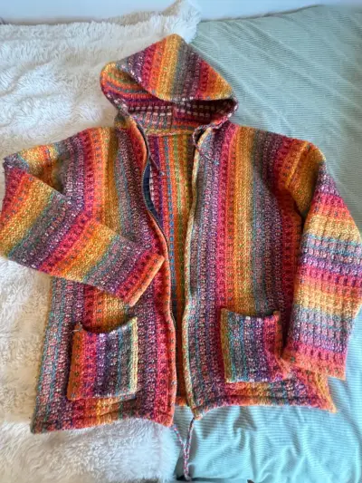 Chaleco de lana multicolor con capucha - miniatura 1