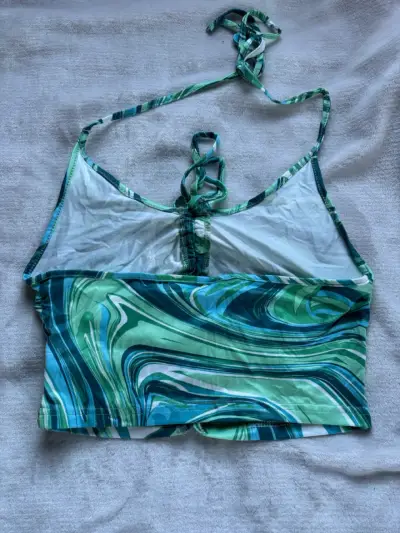 Top halter estampado verde Shein talla XS - miniatura 2