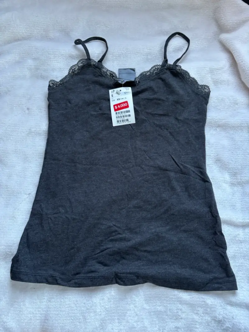 Camiseta de tirantes gris con encaje H&M - 4