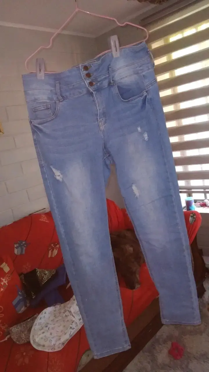 Jeans de mujer azul desgastados - 1