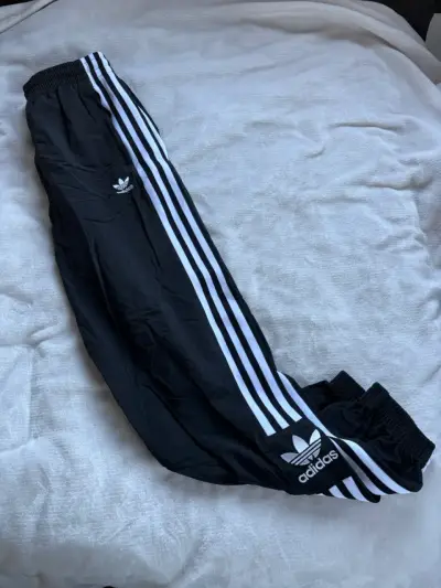 Pantalones deportivos negros Adidas con franjas - miniatura 1
