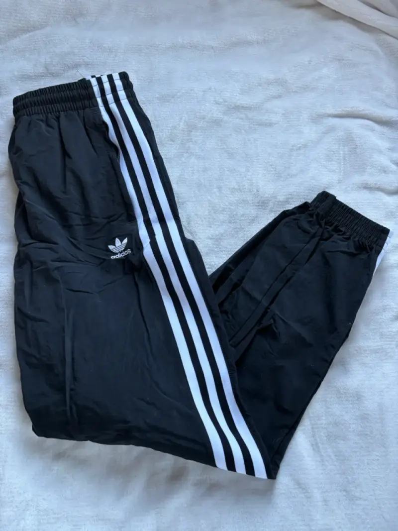 Pantalones deportivos negros Adidas con franjas - 2