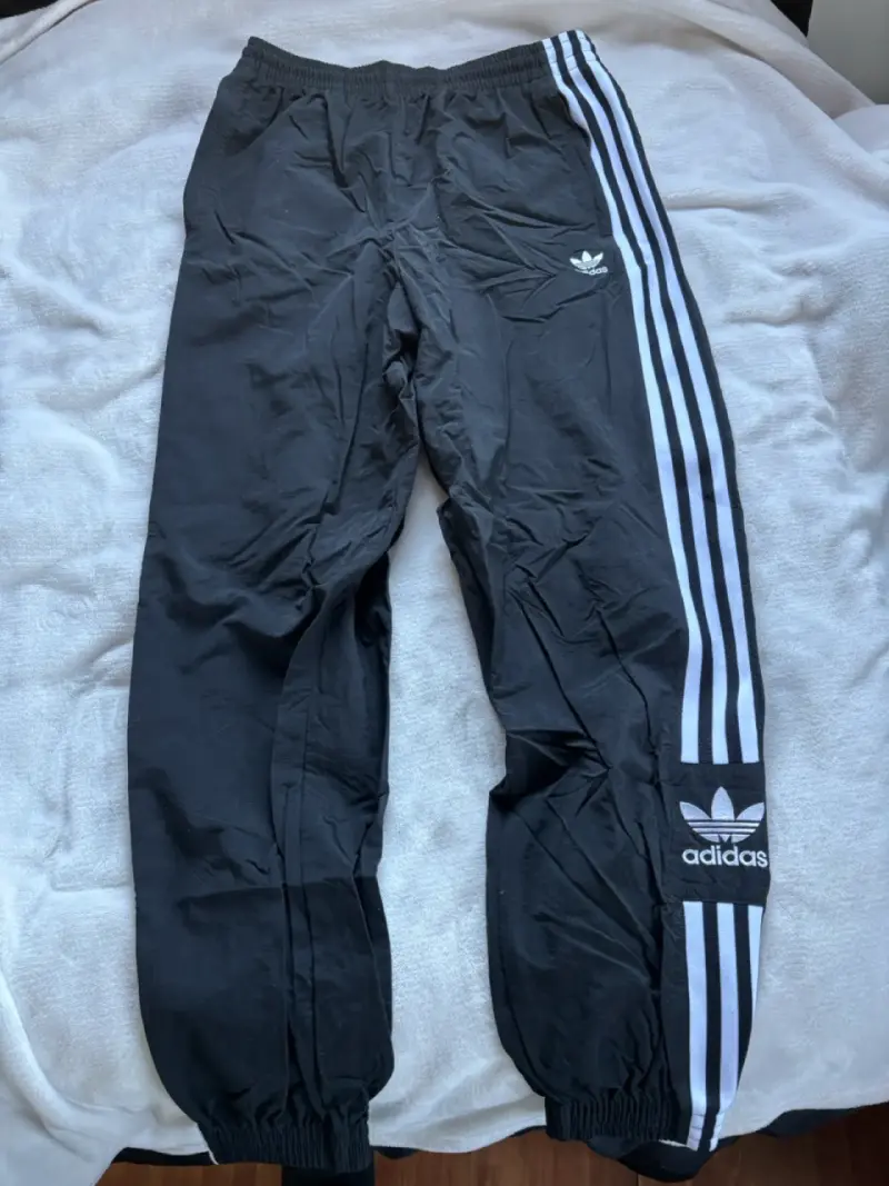 Pantalones deportivos negros Adidas con franjas - 3