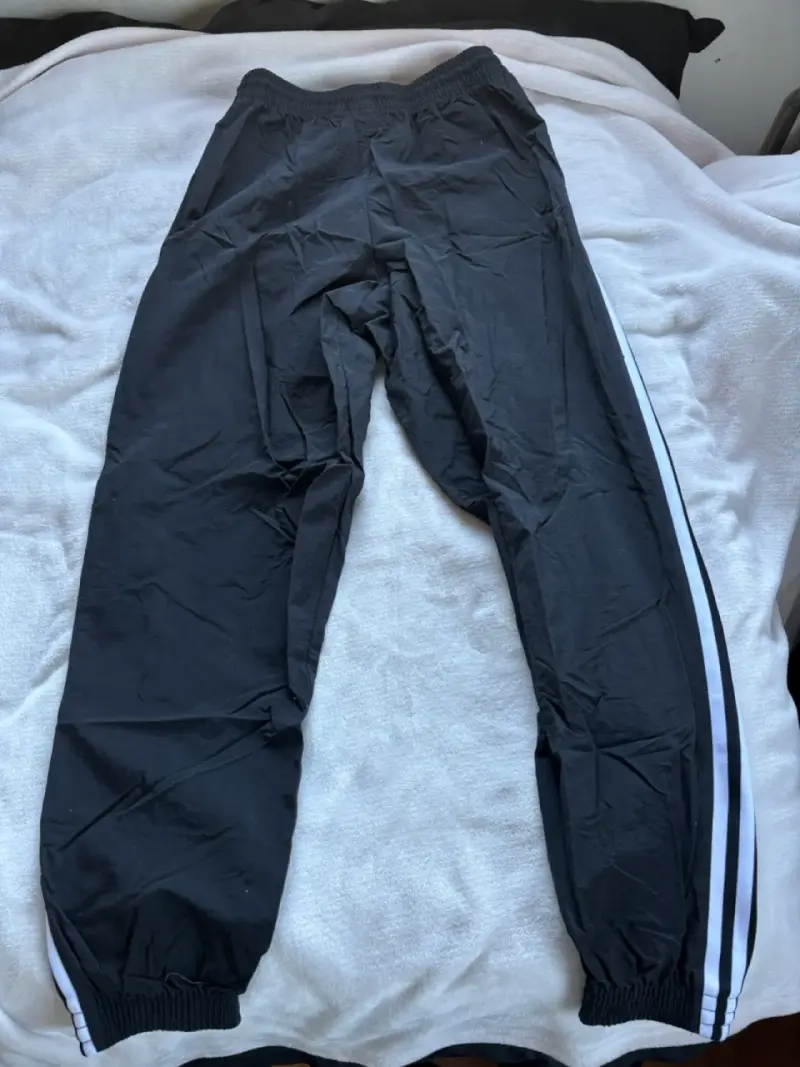 Pantalones deportivos negros Adidas con franjas - 4