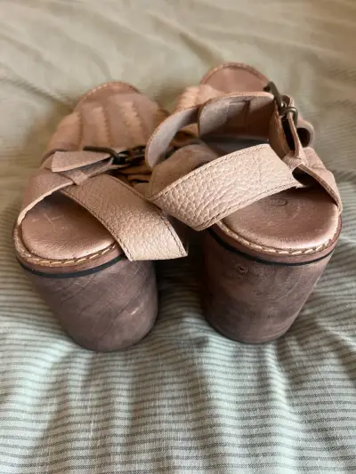 Sandalias de cuero beige con plataforma Umbralle - miniatura 2