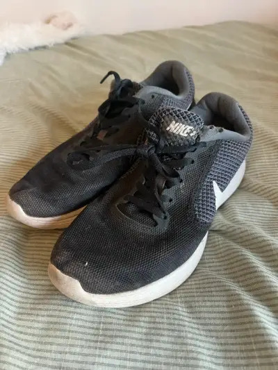 Zapatillas deportivas Nike negras usadas - miniatura 1