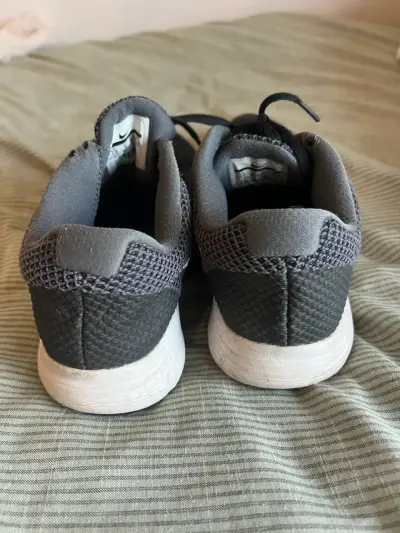 Zapatillas deportivas Nike negras usadas - miniatura 2