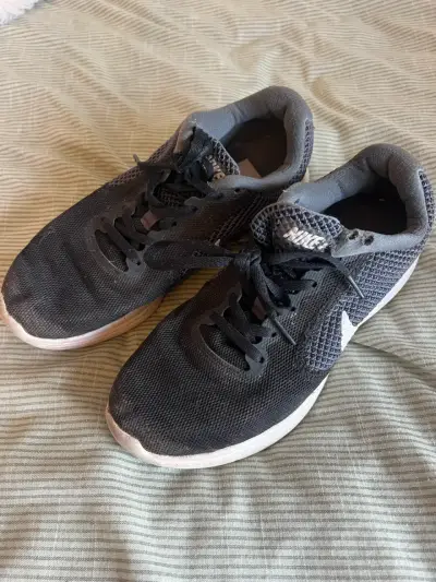 Zapatillas deportivas Nike negras usadas - miniatura 3