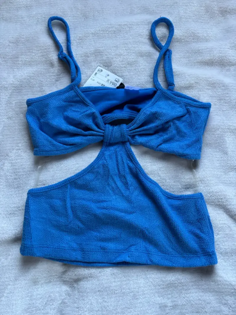 Top de HYM azul sin mangas con diseño cut-out - 1