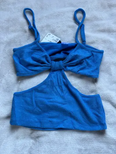 Top de HYM azul sin mangas con diseño cut-out - miniatura 1
