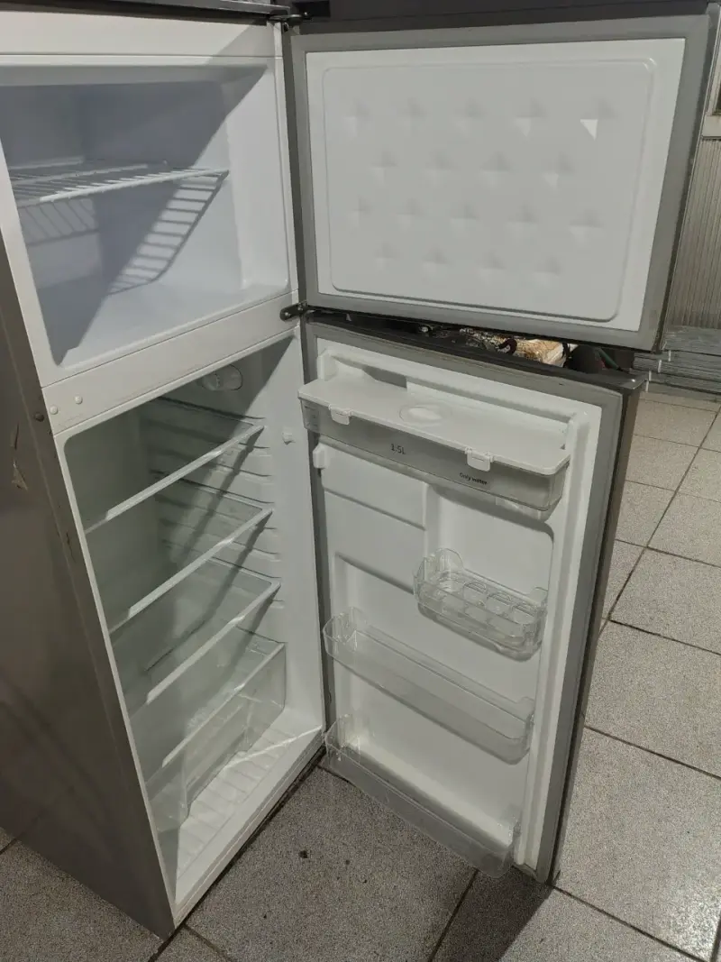 Refrigerador Hyundai con dispensador de agua - 2