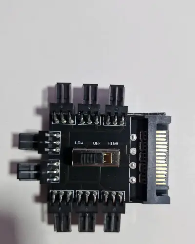 Controlador de Ventiladores PC con Conector SATA - miniatura 1