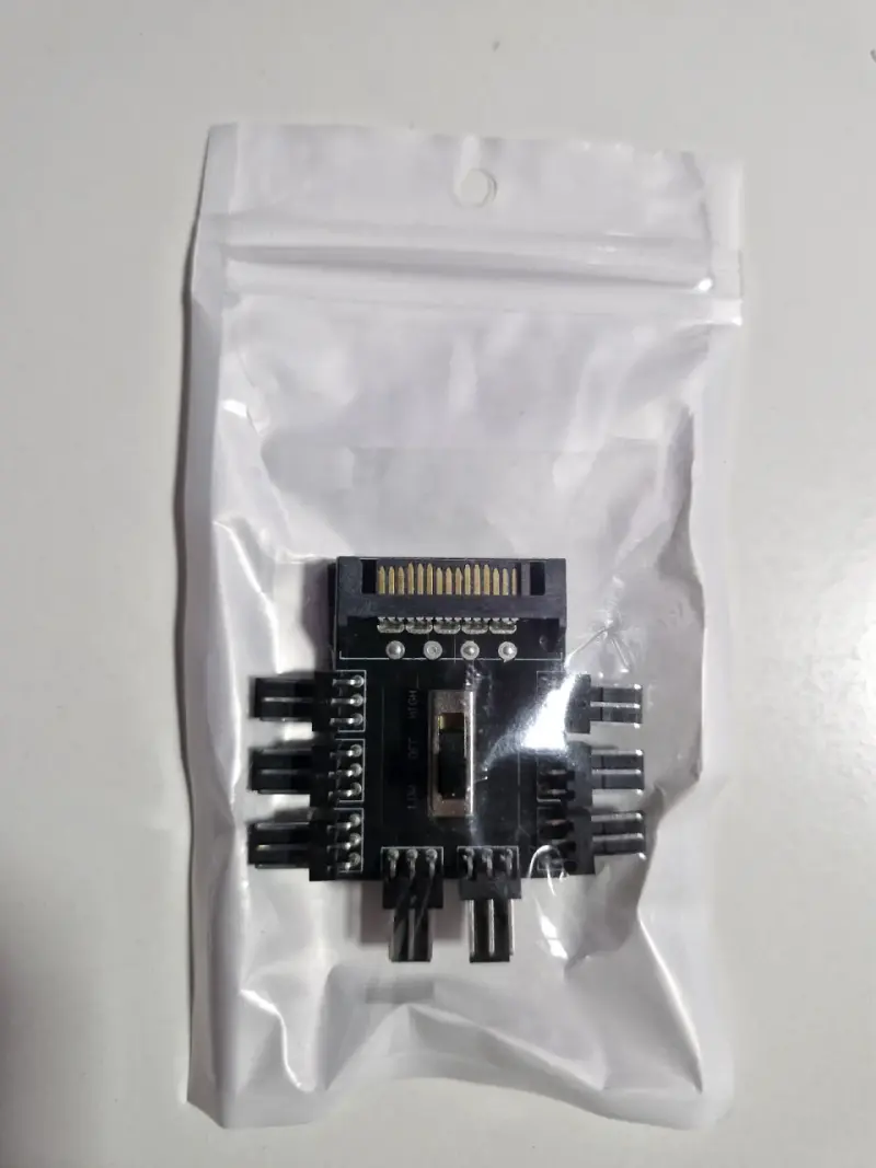 Controlador de Ventiladores PC con Conector SATA - 4