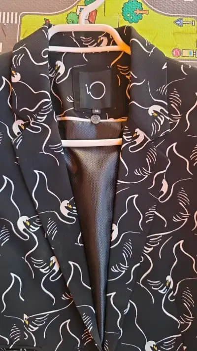Blazer estampado negro con diseño de cisnes - miniatura 2