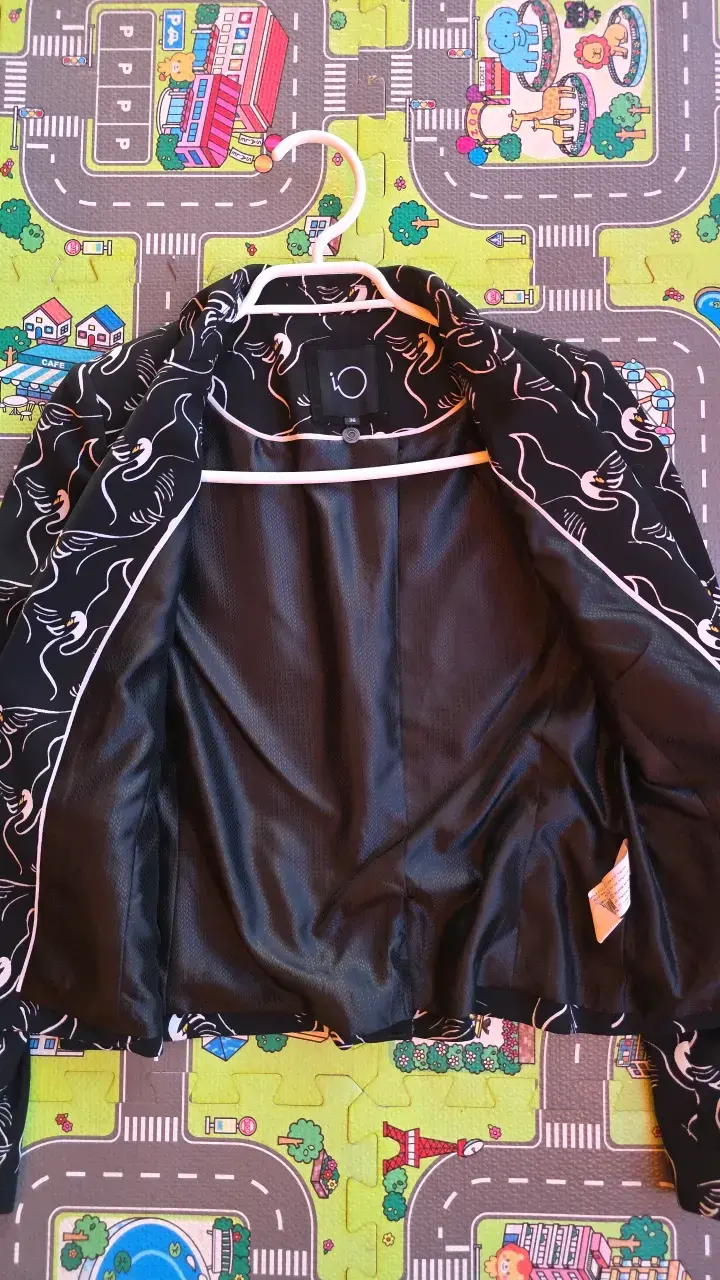 Blazer estampado negro con diseño de cisnes - 3