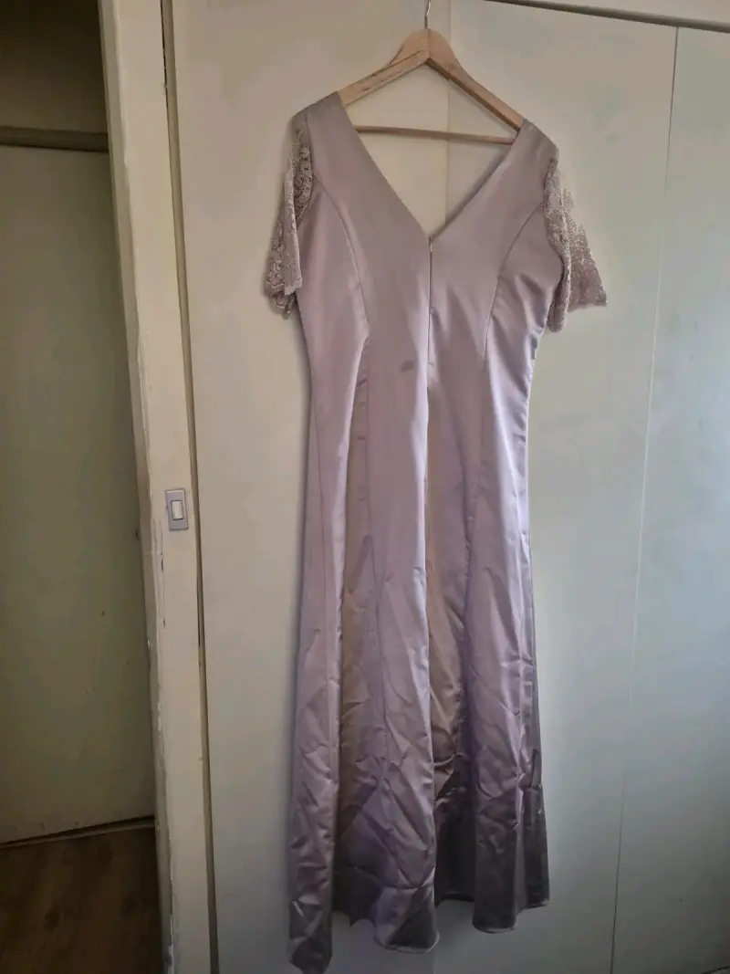 Vestido largo de fiesta color lila con encaje - 2