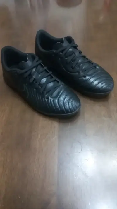 Zapatillas de fútbol sala negras - miniatura 1