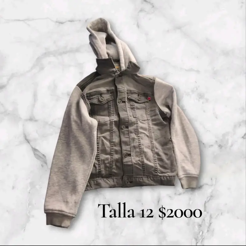 Chaqueta con capucha para niño talla 12