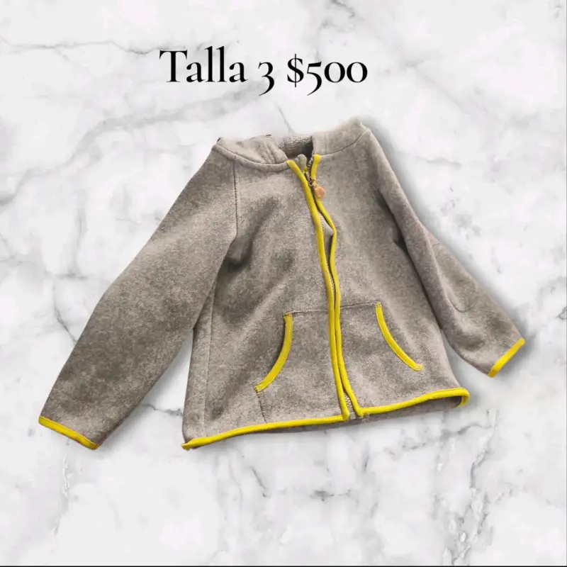 Chaqueta infantil gris con detalles amarillos