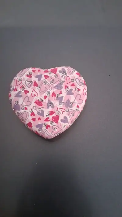 Espejo compacto de bolsillo en forma de corazón - miniatura 1