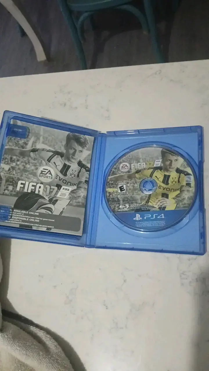 Juego FIFA 17 para PS4 en buen estado - 2