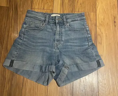 Shorts de mezclilla para mujer - miniatura 1