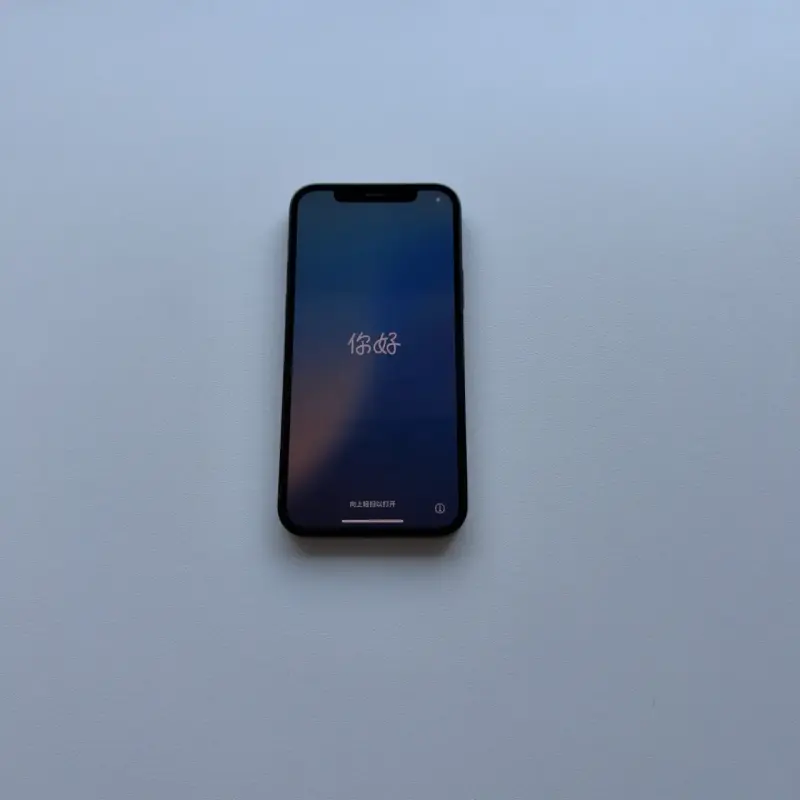iPhone 12 en buen estado con batería al 82% - 1