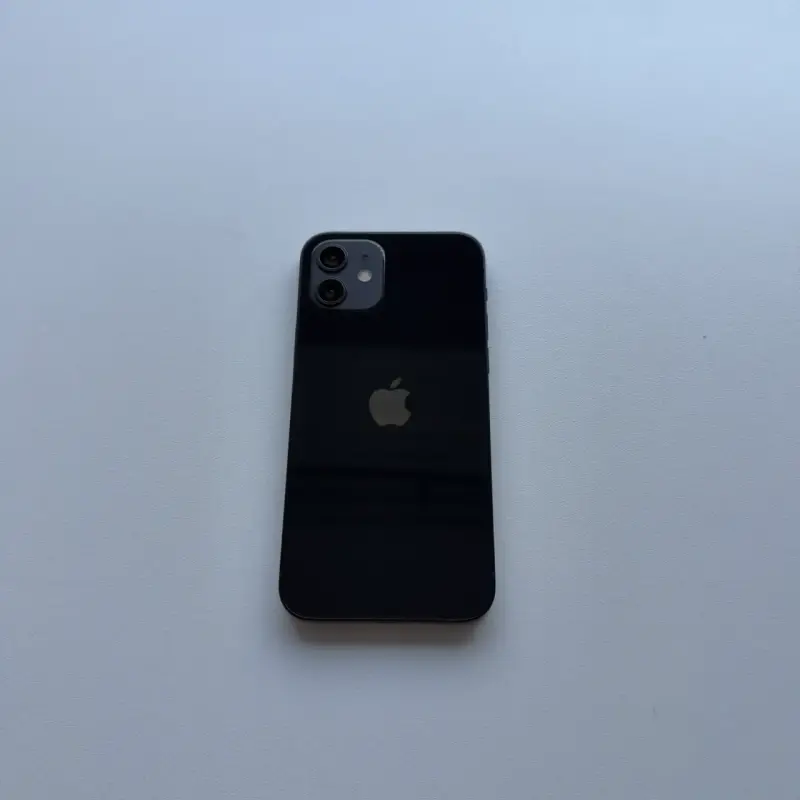 iPhone 12 en buen estado con batería al 82% - 3
