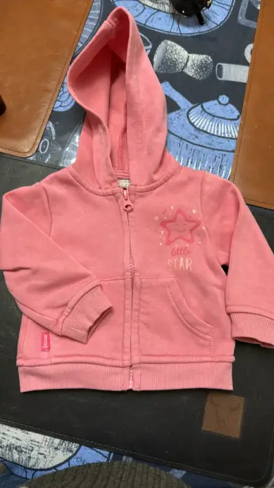 Conjunto de bebé rosa y gris con capucha - miniatura 1