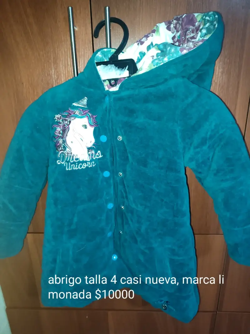 Abrigo Infantil Verde con Diseño de Unicornio - 4