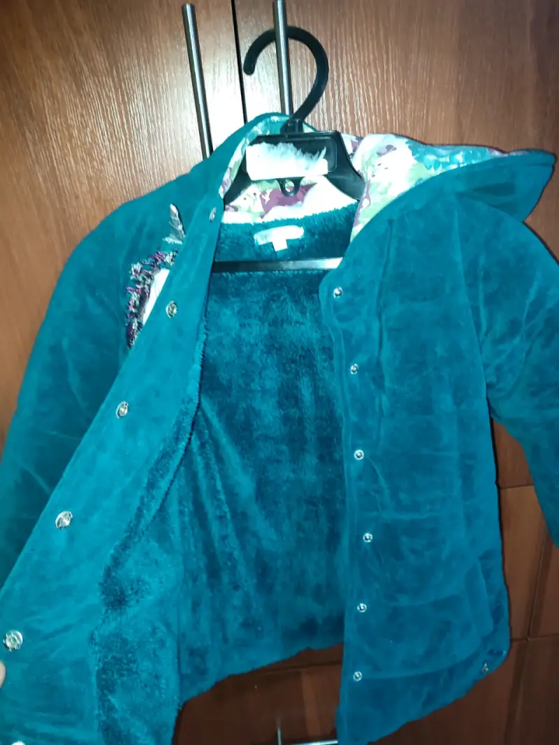 Abrigo Infantil Verde con Diseño de Unicornio - 6