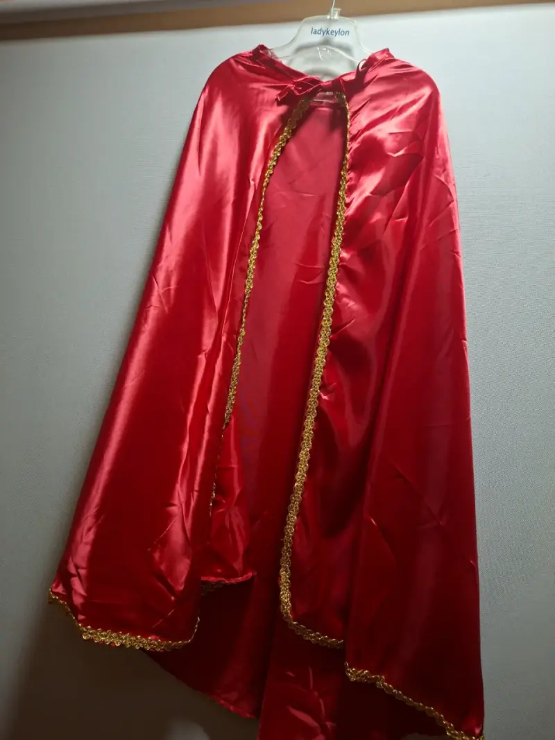 Pantalones y capa roja,traje La tirana. - 2