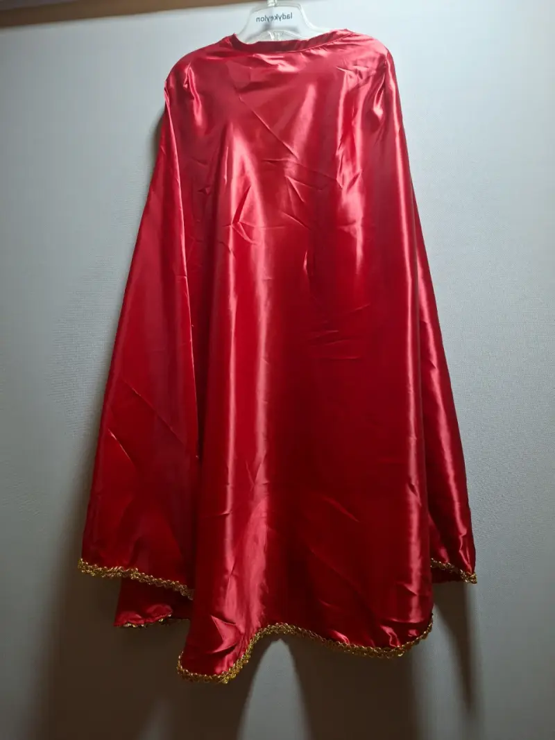Pantalones y capa roja,traje La tirana. - 3