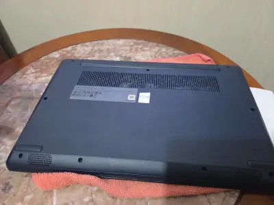 Laptop Lenovo Ideapad 3 con AMD Ryzen 5 - miniatura 3