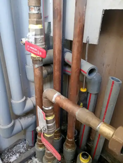 Reparaciones de plomería e instalaciónes sanitaras - miniatura 1