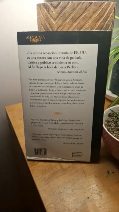 Libro 'Manual para mujeres de la limpieza' de Lucia Berlin - miniatura 2