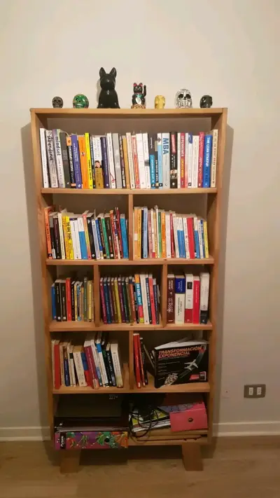 Librero de madera para libros con diseño moderno - miniatura 1