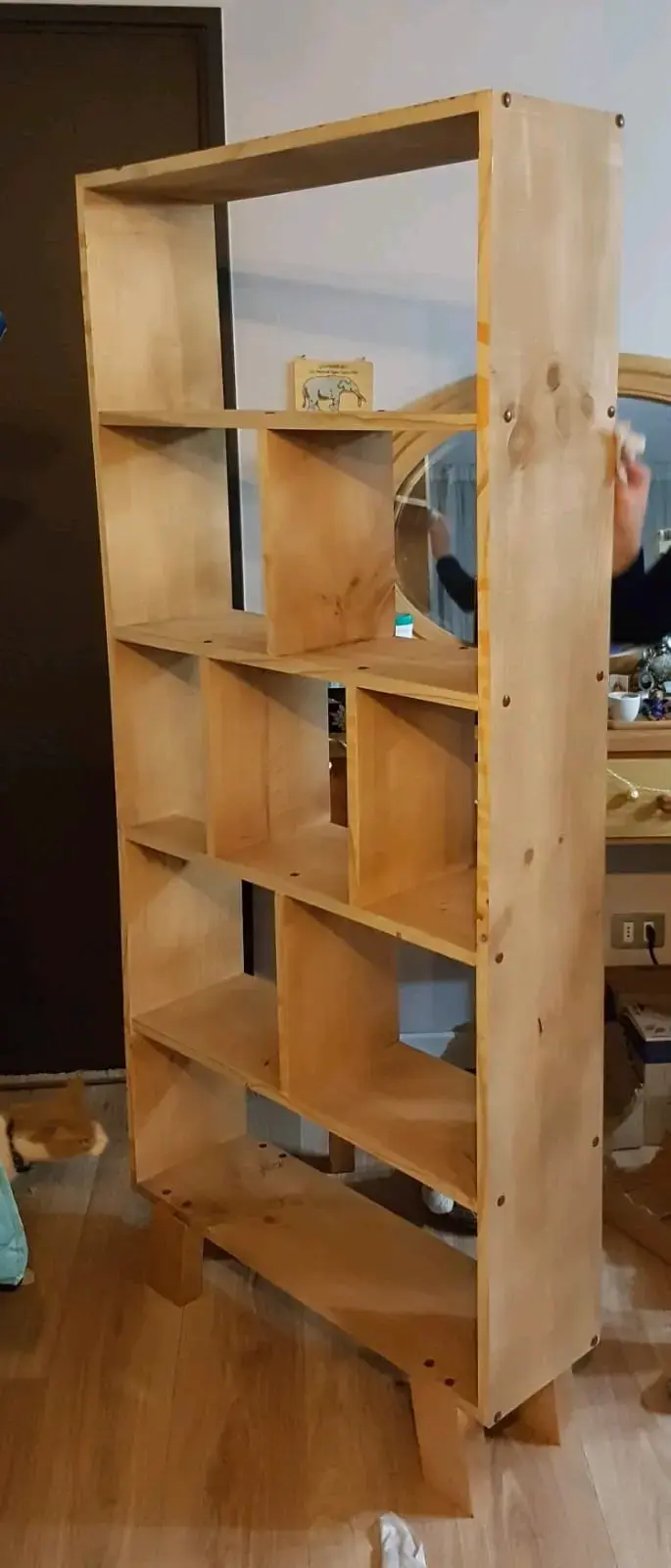 Librero de madera para libros con diseño moderno - 2