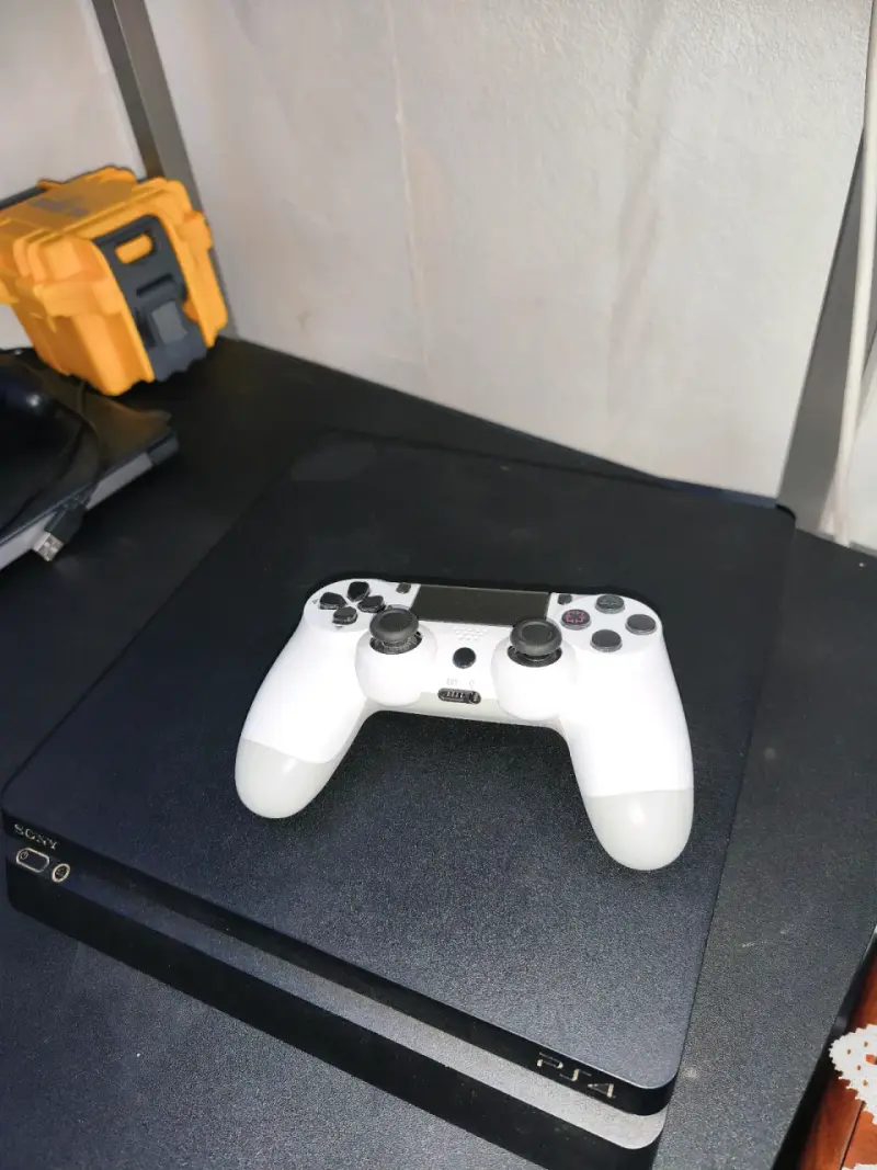 ps4 Slim 1tb ningún detalle - 1