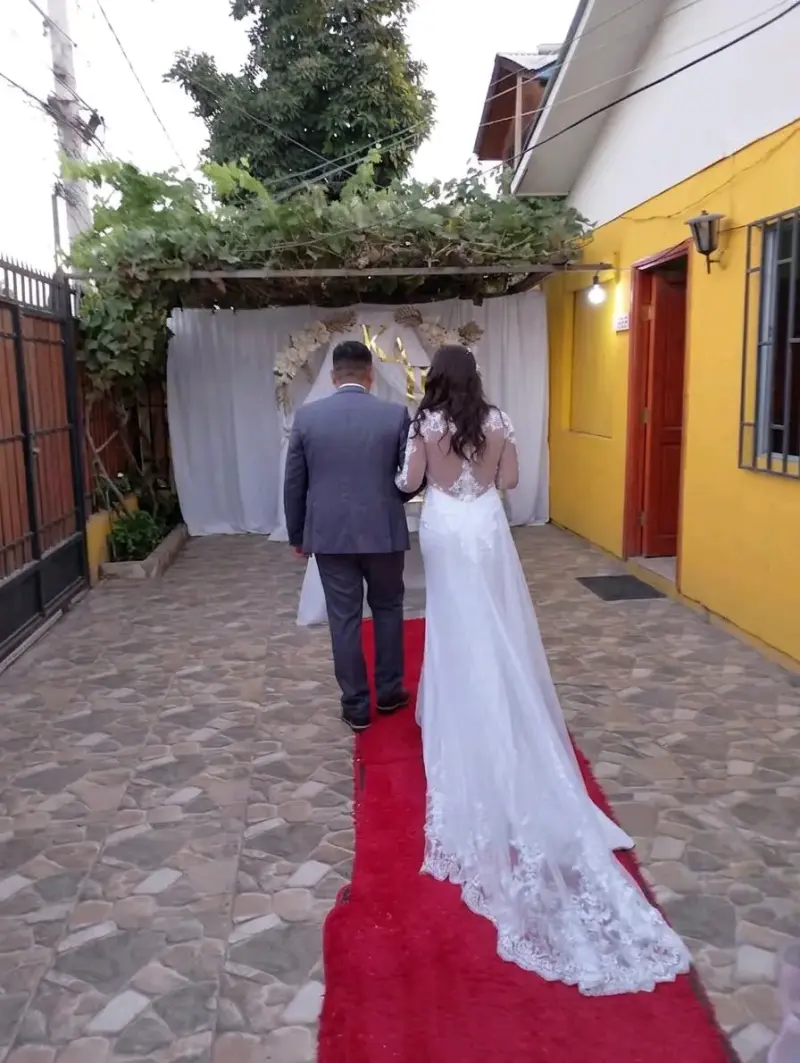 Vestido de novia blanco con encaje - 1