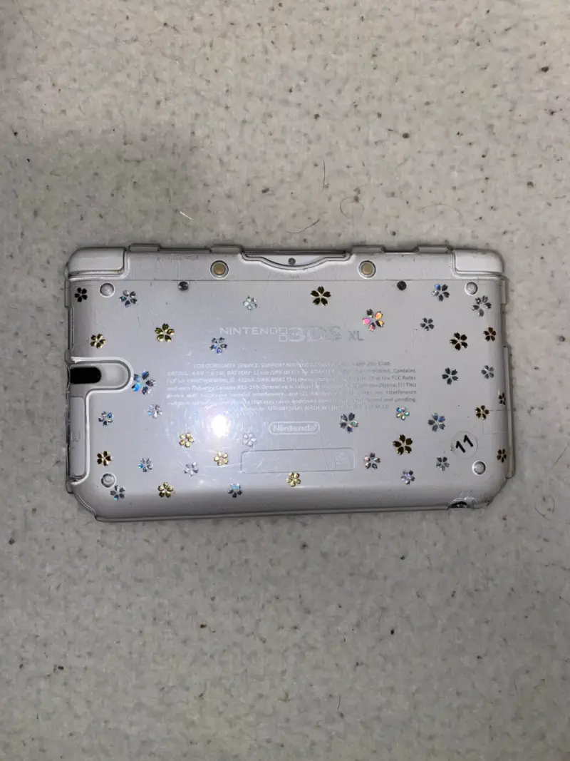Consola Nintendo 3DS XL Blanca con Stickers - 2