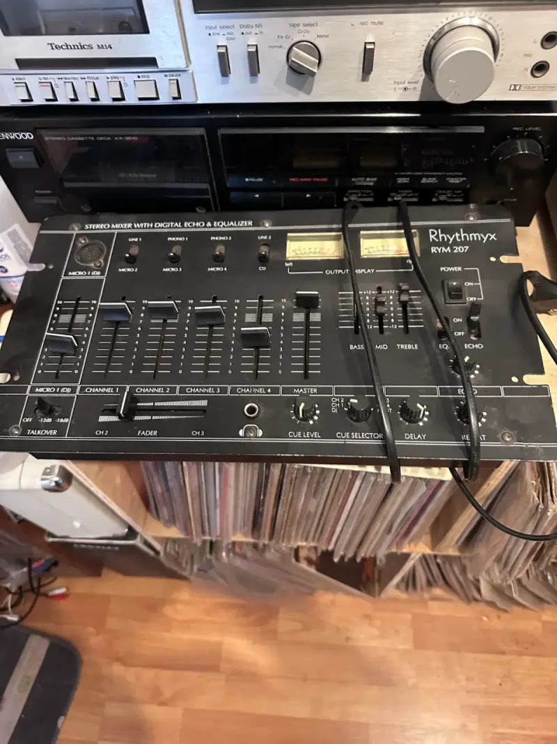 Mezclador de Audio Rhythmix RYM 207 con Ecualizador - 1