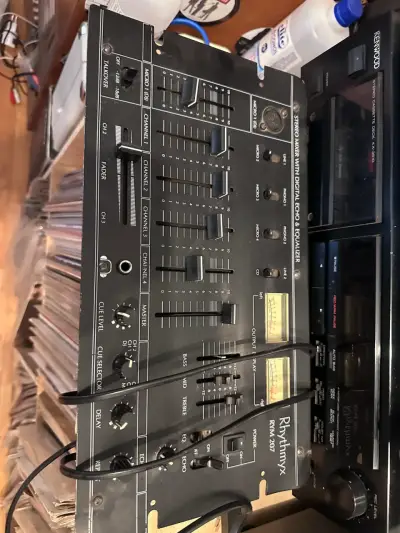 Mezclador de Audio Rhythmix RYM 207 con Ecualizador - miniatura 2