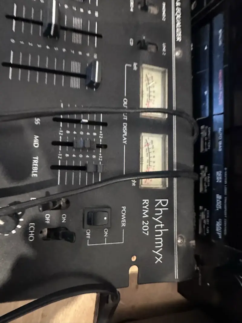 Mezclador de Audio Rhythmix RYM 207 con Ecualizador - 3