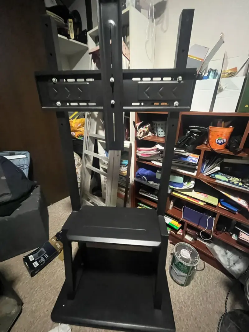 Soporte de TV ajustable negro con estante